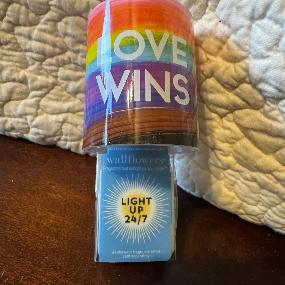 Bath & Body Works Love Wins WallFlower